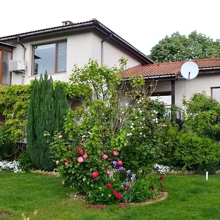 Sea & Garden Apartment *