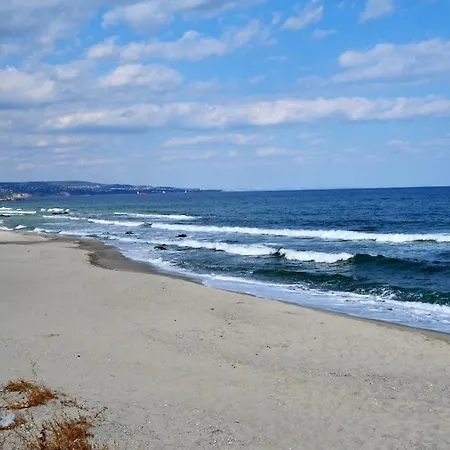 Sea & Garden Apartment *