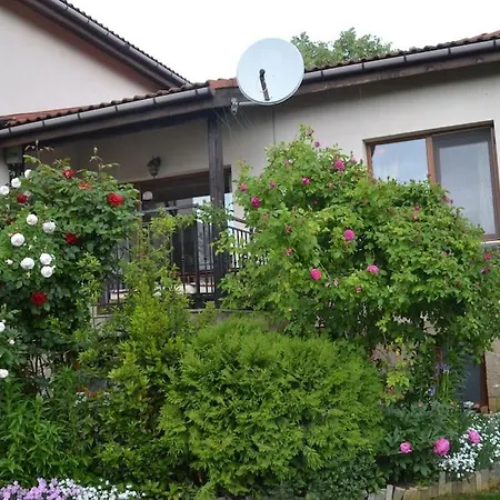 Sea & Garden Apartment